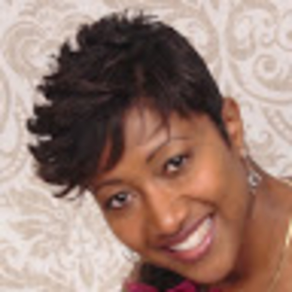 Meet your Posher, Makia